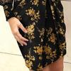 Tief ausgeschnittenes Netz-Langarm-Kleid mit hoher Taille, Hüftumschlag, Chiffon, lebendiger Blumendruck, Taillenknoten, Bodycon-Kleid, Partykleidung