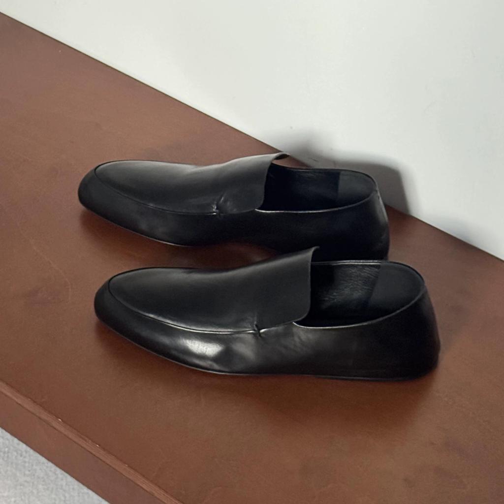 Leather British Style Deep Mouth Pointed Flat Bottom Small Leather Shoes Women's 2025 New Spring Versatile Loafers Commuter Shoes