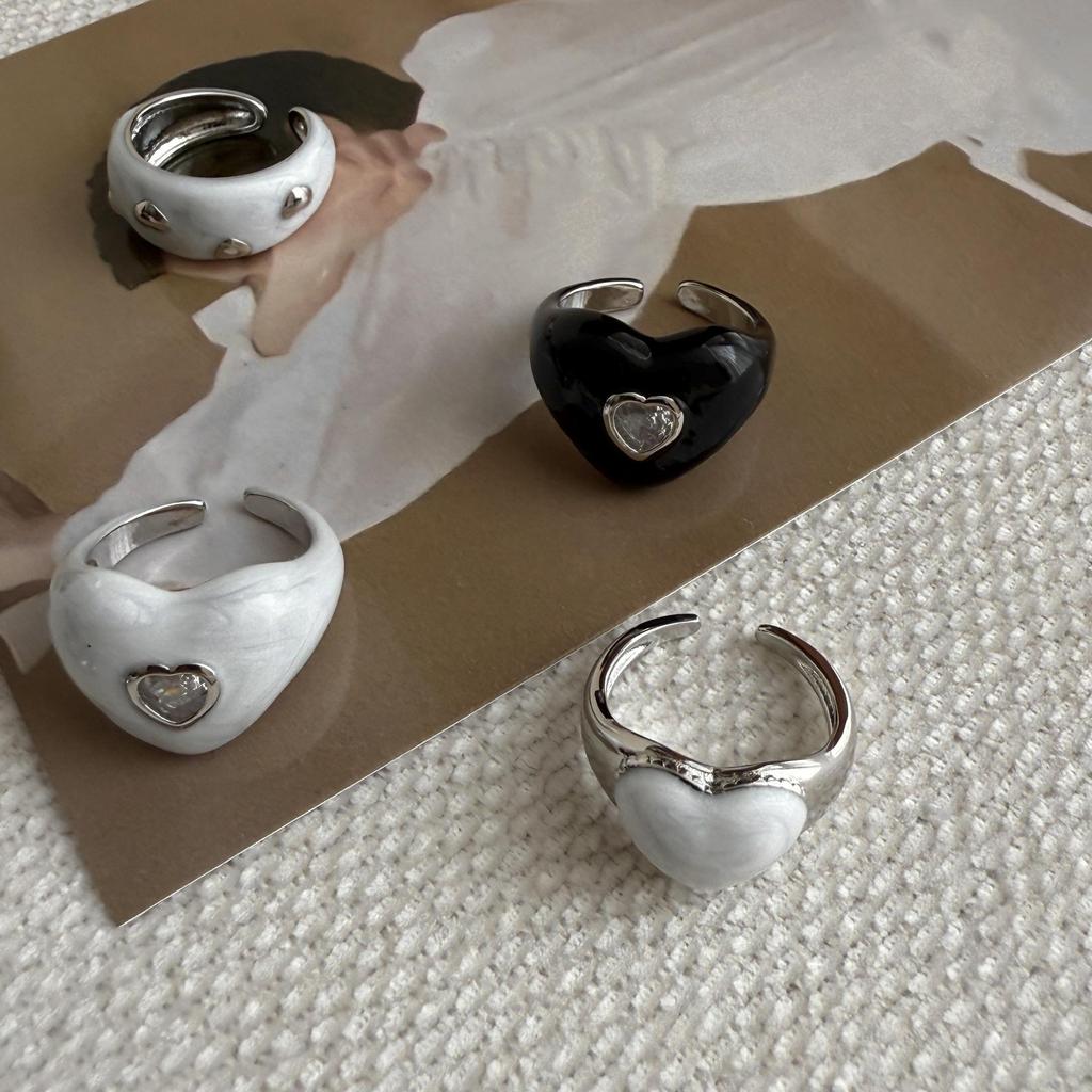 Korean Blogger Style Black & White Heart Drip Oil Ring - Simple, Versatile Stackable Index Finger Ring for Women