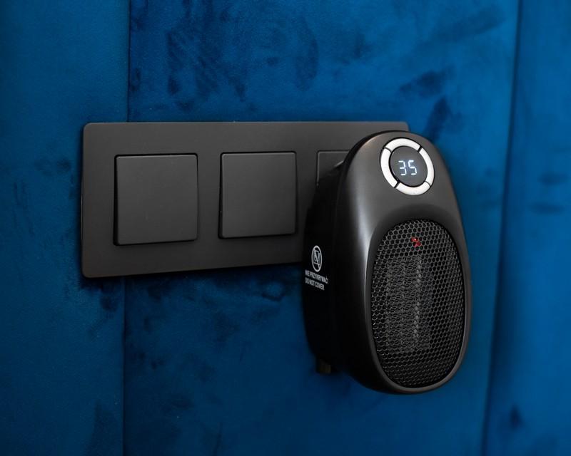 BLACK SOCKET FAN HEATER AD 7726 - DE-AD7726