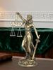Figurka Lady Justice Pryskyřice Stolní socha Socha vah spravedlnosti pro domácí kancelář studovnu obývací pokoj ložnici noční stolek