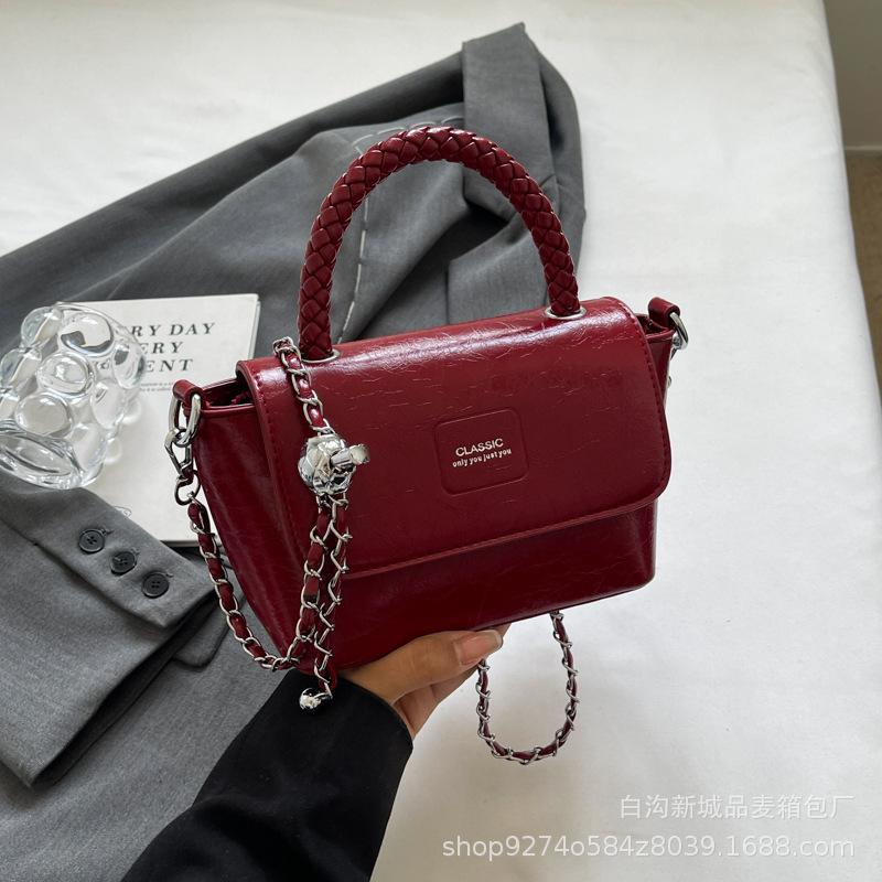 

French niche temperament portable small bag women 2025 new trendy manufacturer LOGO one shoulder crossbody small square bag бордовый