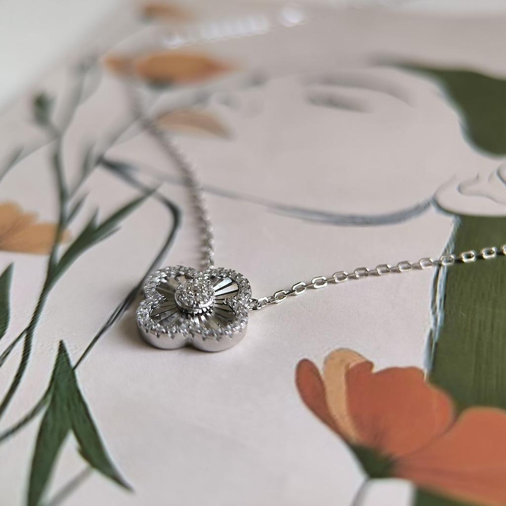 Серебряное колье с фианитами, вес изделия 4,15 гр (2182658)