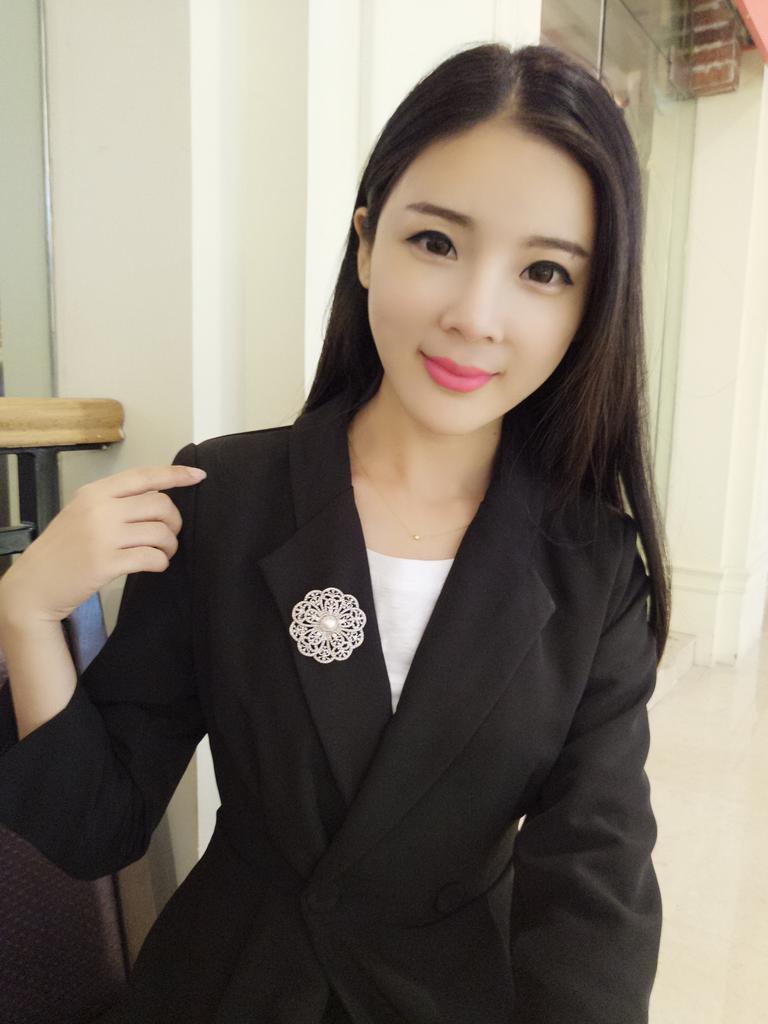 Fashion Pearl Flower Brooch Hundred Dinner Hundred Corsage Pins Exquisite Ethnic Style Hypoallergenic Luxury Enamel Brooch Long-Lasting Color BFF Gift