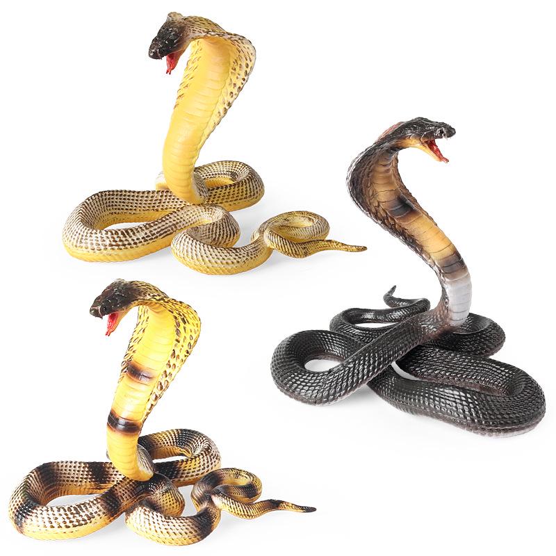 Realistic Heart-Shaped Cobra and Rattlesnake Toy Ornament for Kids