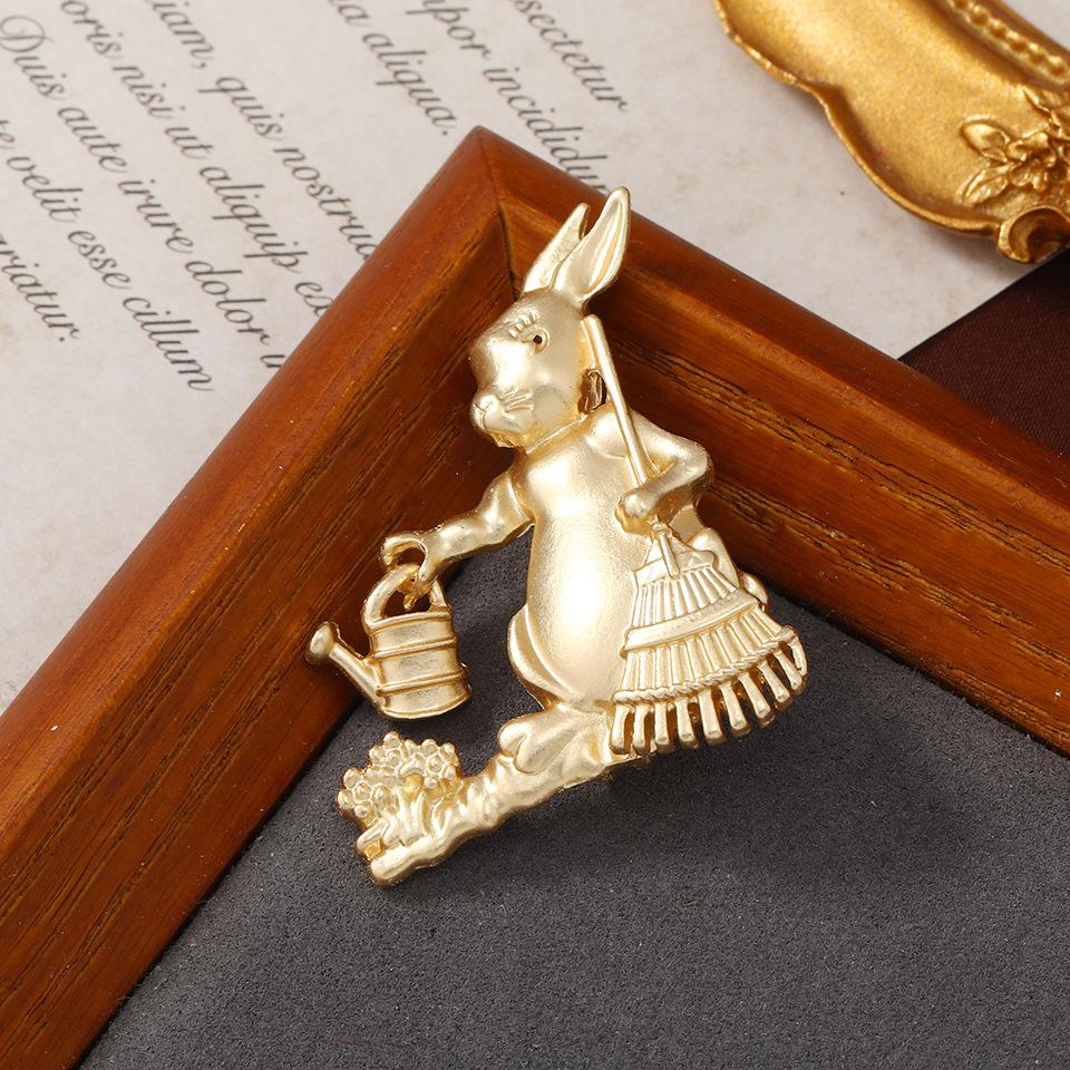 Mute Gold Zodiac Rabbit Brooch Retro Animal Pin Cute Schoolgirl Bag Buckle Accessories