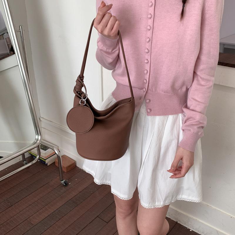 New Women Top Handle Bags  Fashiable and Versatile Shoulder Bag Soft Leather Bucket Casual Commuting Bag Summer Fashi