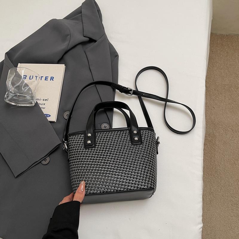 Niche simple personalized handbag bag women's new trendy fashion bucket bag casual shoulder messenger bag