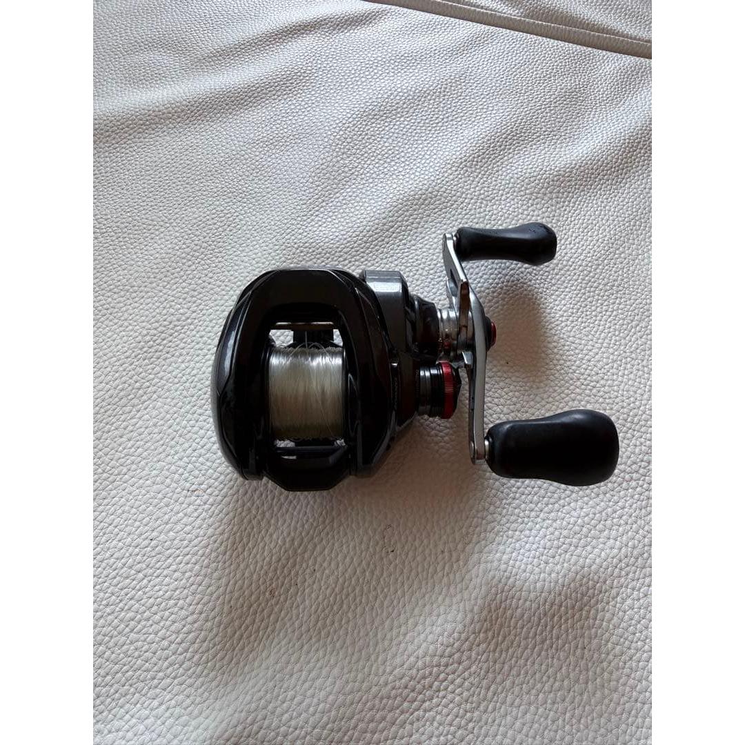 Used 24 Scorpion MD 200XG bait reel body