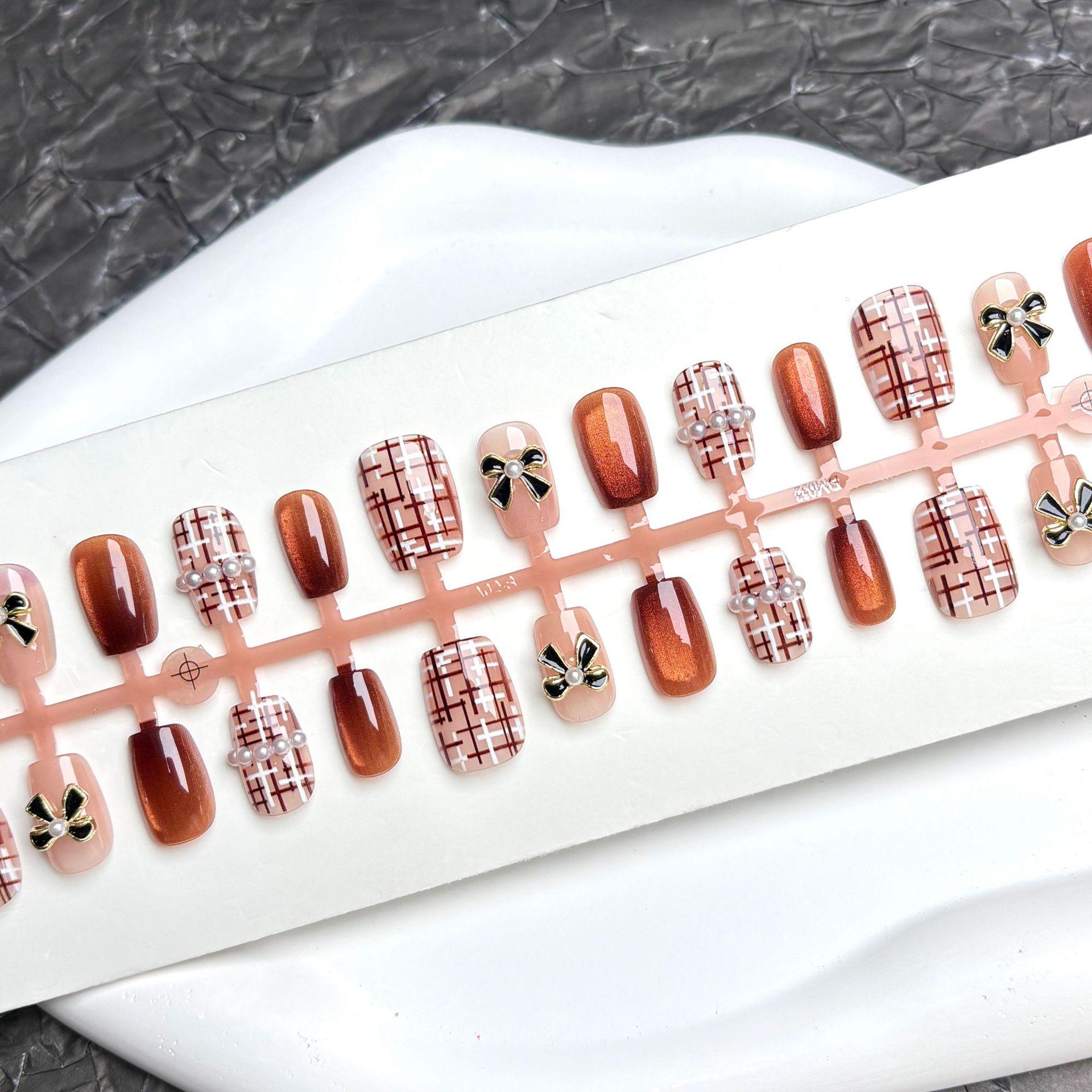 

Pearl Coco Style Plaid Press-On Nails - Autumn/Winter Tweed, Coffee Color, Short Cat Eye Design
