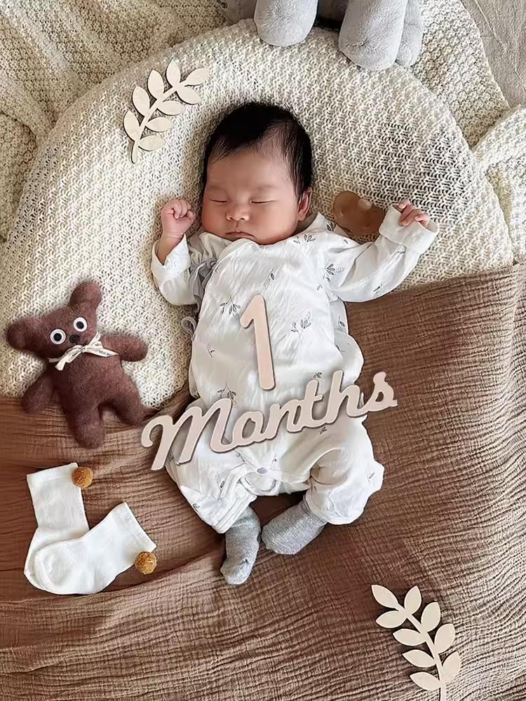 Nordic Baby Milestone Wooden Sign: 1st Year, Full Moon, 100 Days Birthday Photo Props