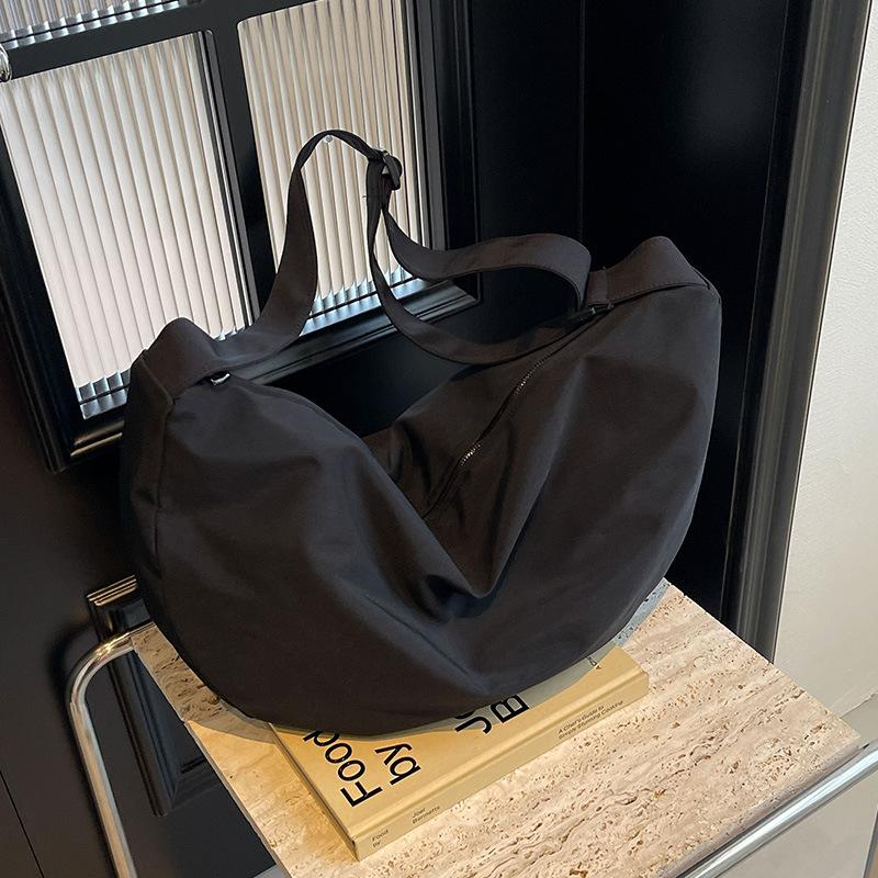 New Large Capacity One Shoulder Dumpling Bag for College Students and Couples Lightweight Solid Color Casual