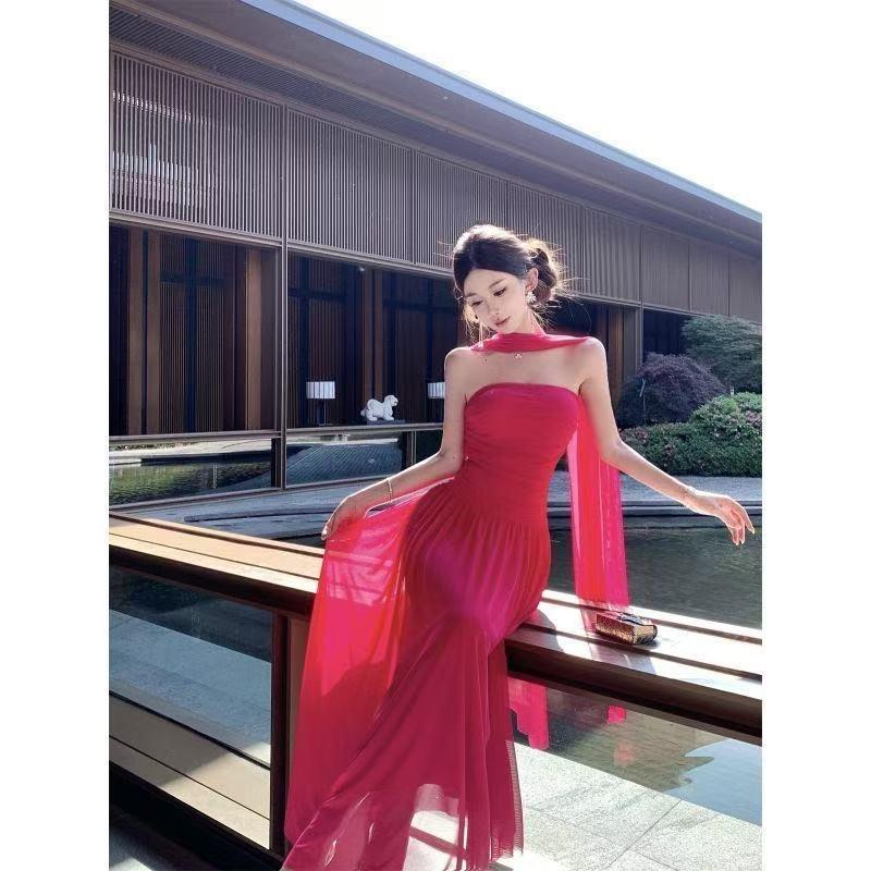 French retro red dress women's light luxury high sense Spice girl sleeveless long dress cold department unique chic skirt