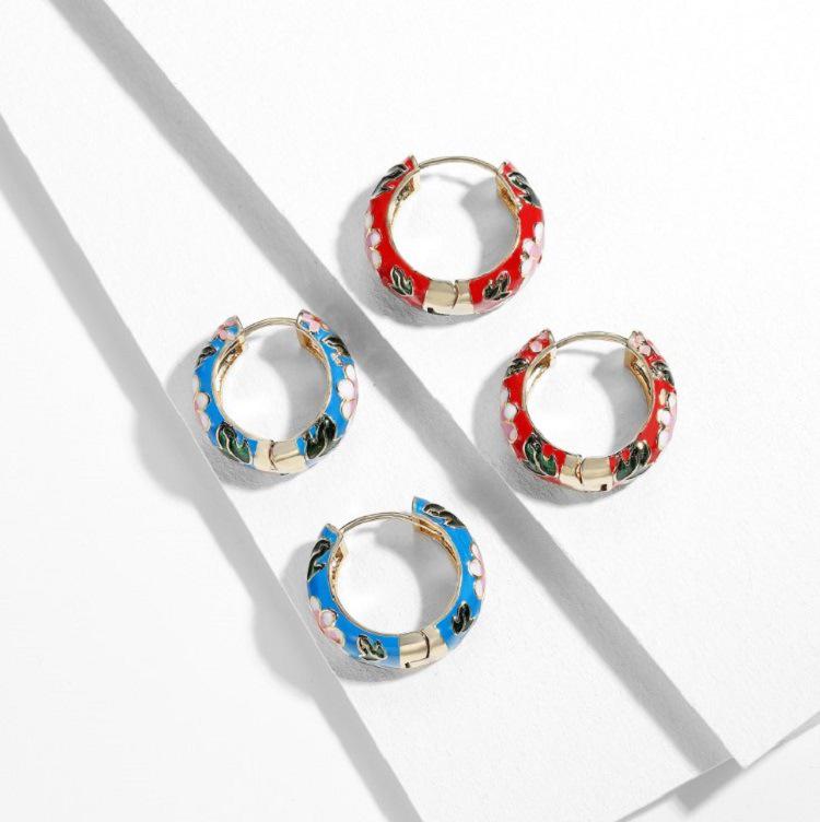 Exquisite Retro Fashion Circle Ear Cuffs: Colorful, Versatile Design for Women