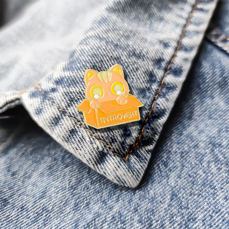 Creative Cartoon Box Cat Design Enamel Brooches Yellow Color Fatty Introvert Meow Fit Kitty Best Gift For Pet Owner Badge