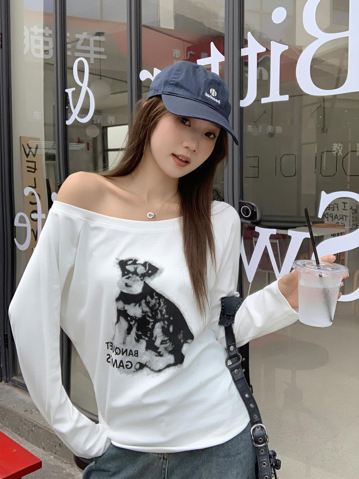 

Lazy wind white puppy print slanted shoulder long-sleeved T-shirt women s early autumn off-the-shoulder versatile relaxation top S белый