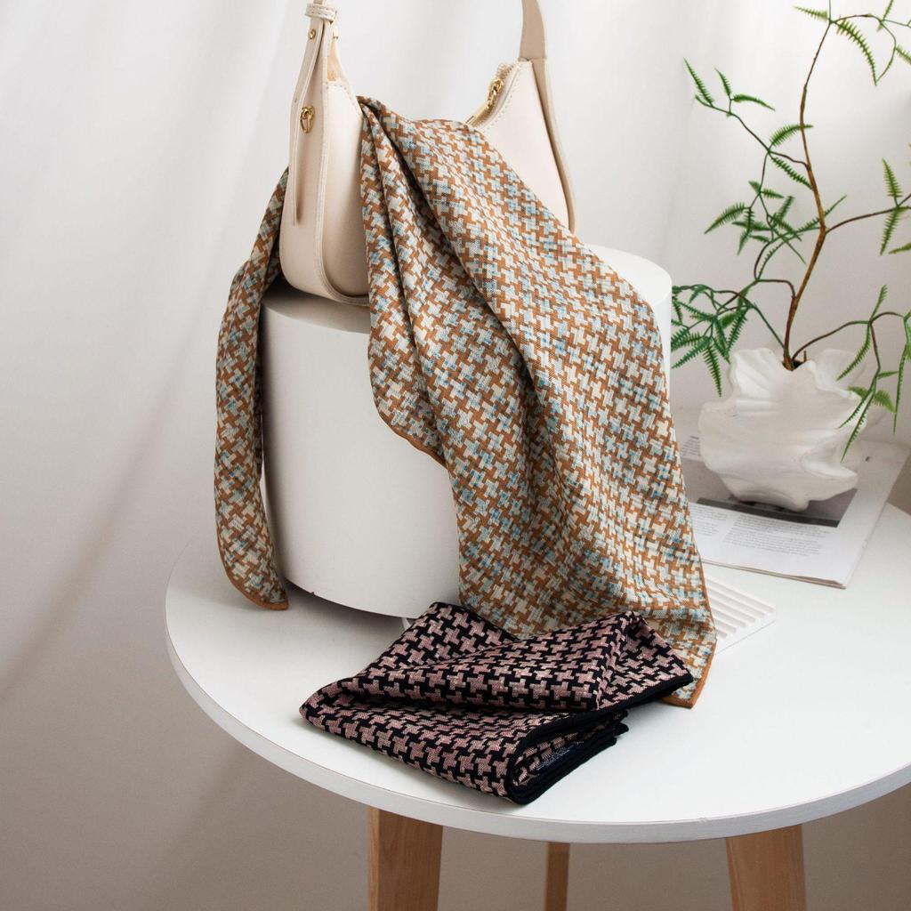 Jesień 2025 Japoński Minimalistyczny Szalik Jedwabno-Wełniany w Pepitkę - Ręcznie rolowany, Dwustronny, Dwukolorowy, Luksusowa Odzież na Szyję