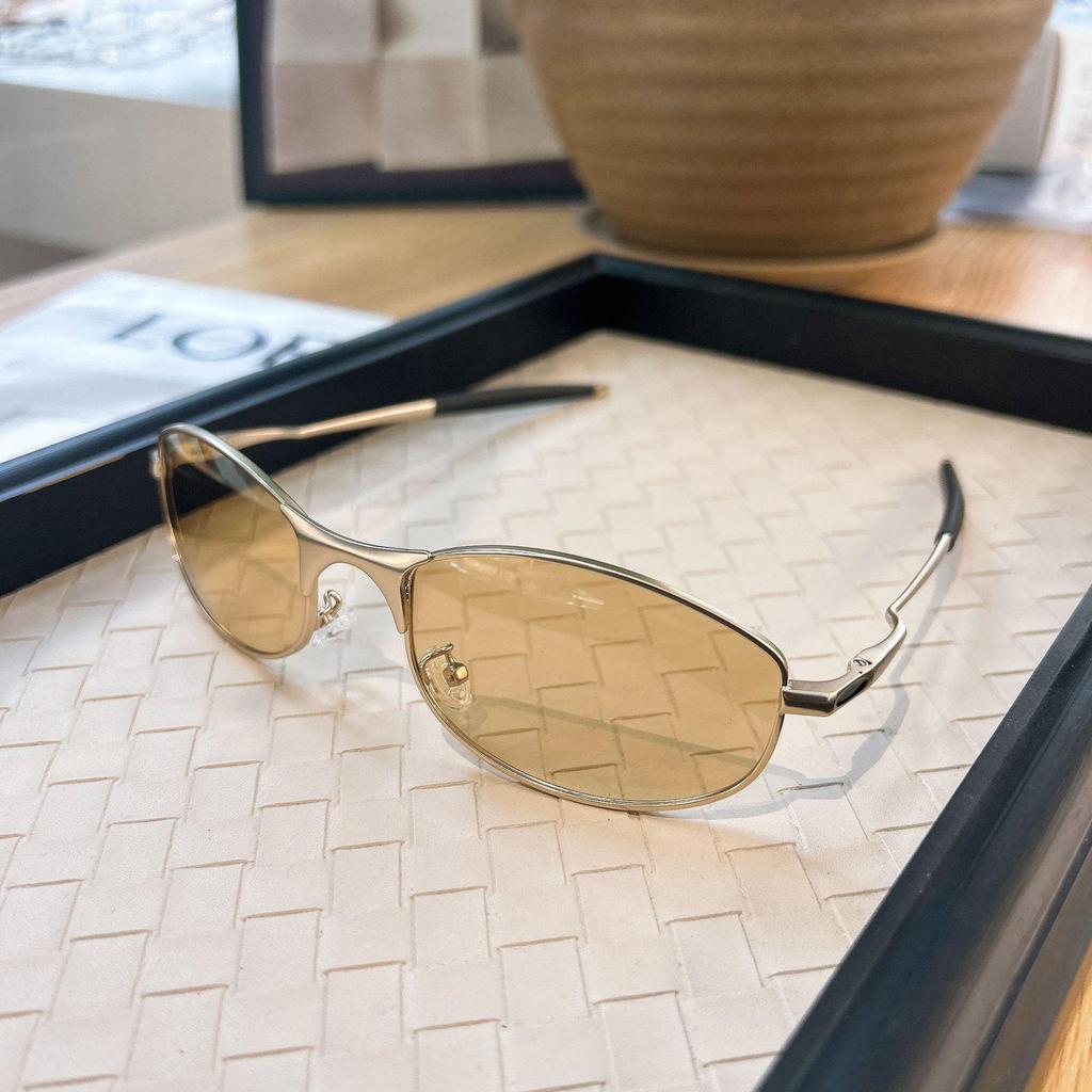 Futuristic Polarized Cycling Sunglasses: Wind & UV Protection