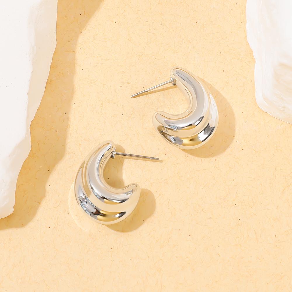 Retro Doudou C-shaped stud earrings French texture sense personalized fashion versatile light luxury sense wide face ear jewelry women