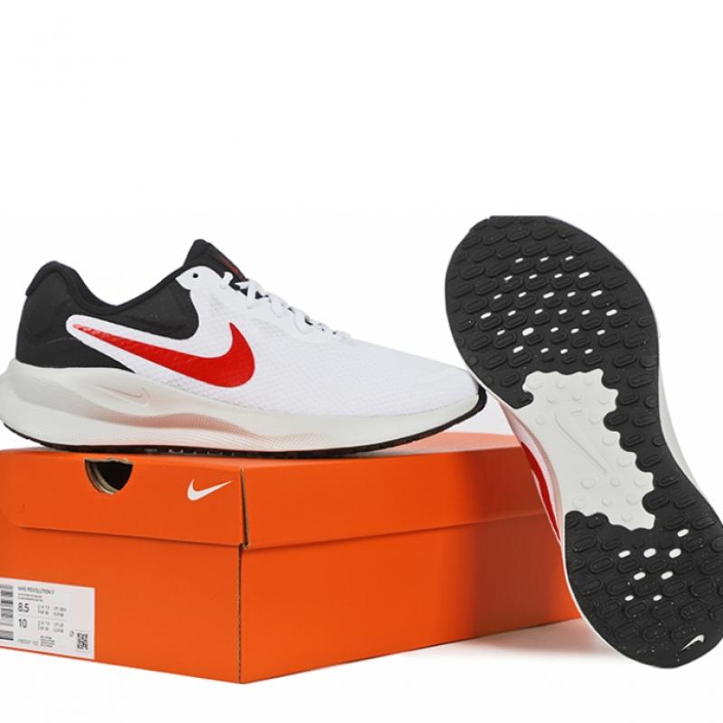 Nike Revolution 7