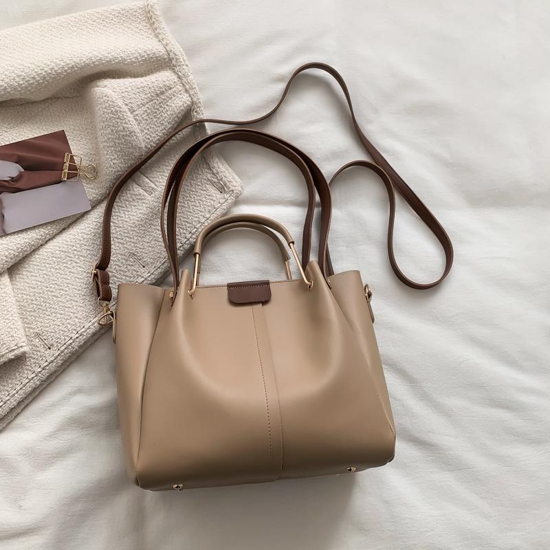 

Retro niche design portable large-capacity bag women s 2025 new trendy and versatile commuter messenger tote bucket bag хаки