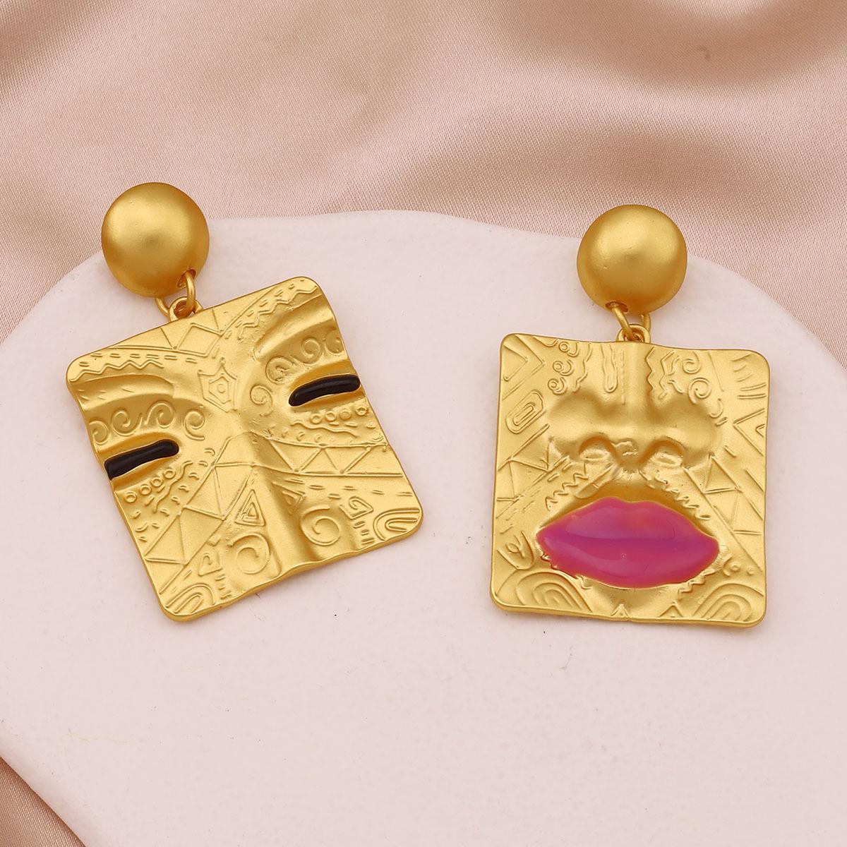 

Retro fashion French temperament earrings золотой