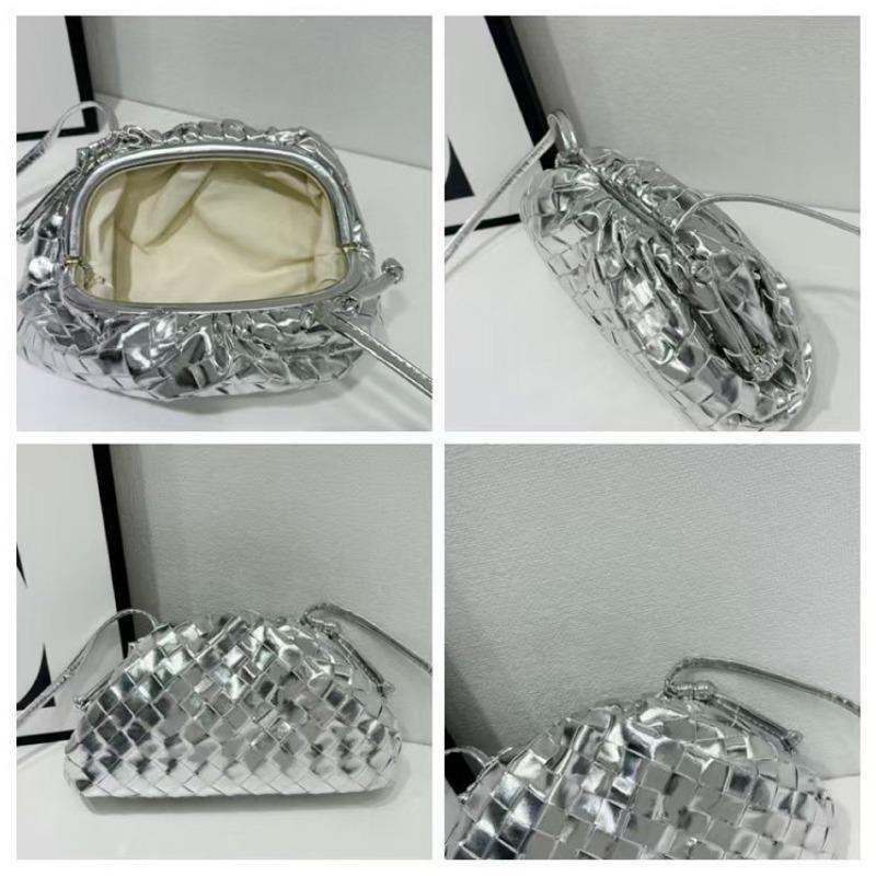 Neue plissierte gewebte Wolkentasche Nische Knödeltasche Windclip Weichleder Umhängetasche Wind