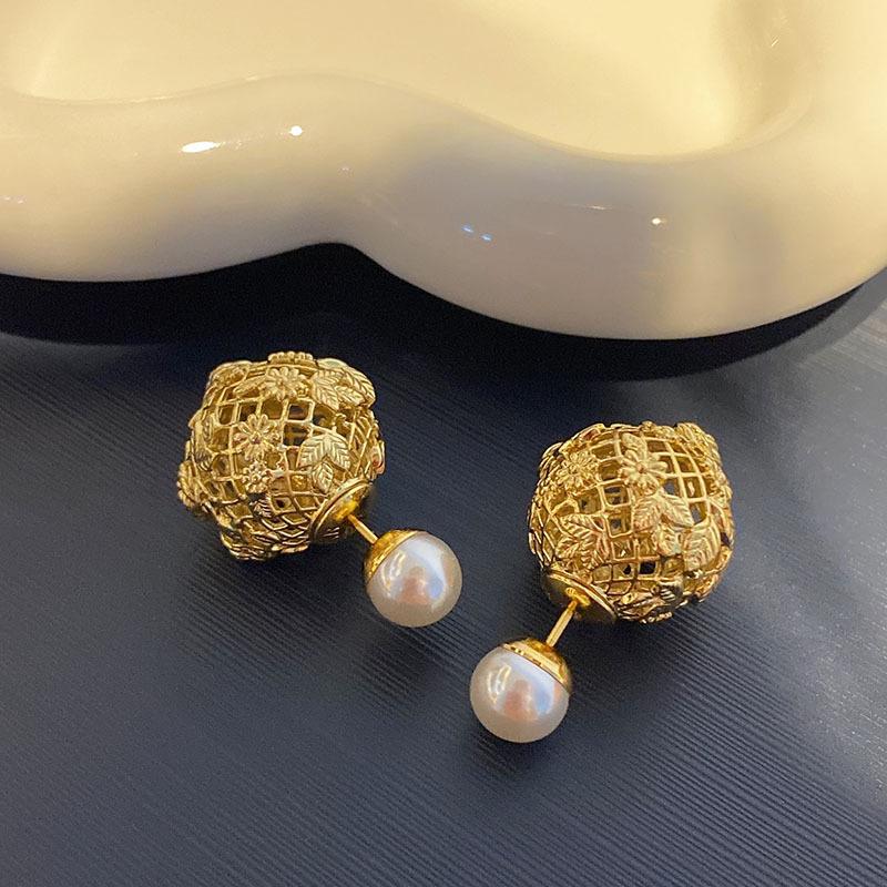 Round flower pearl stud earrings fashion court style retro temperament earrings high sense personalized earrings