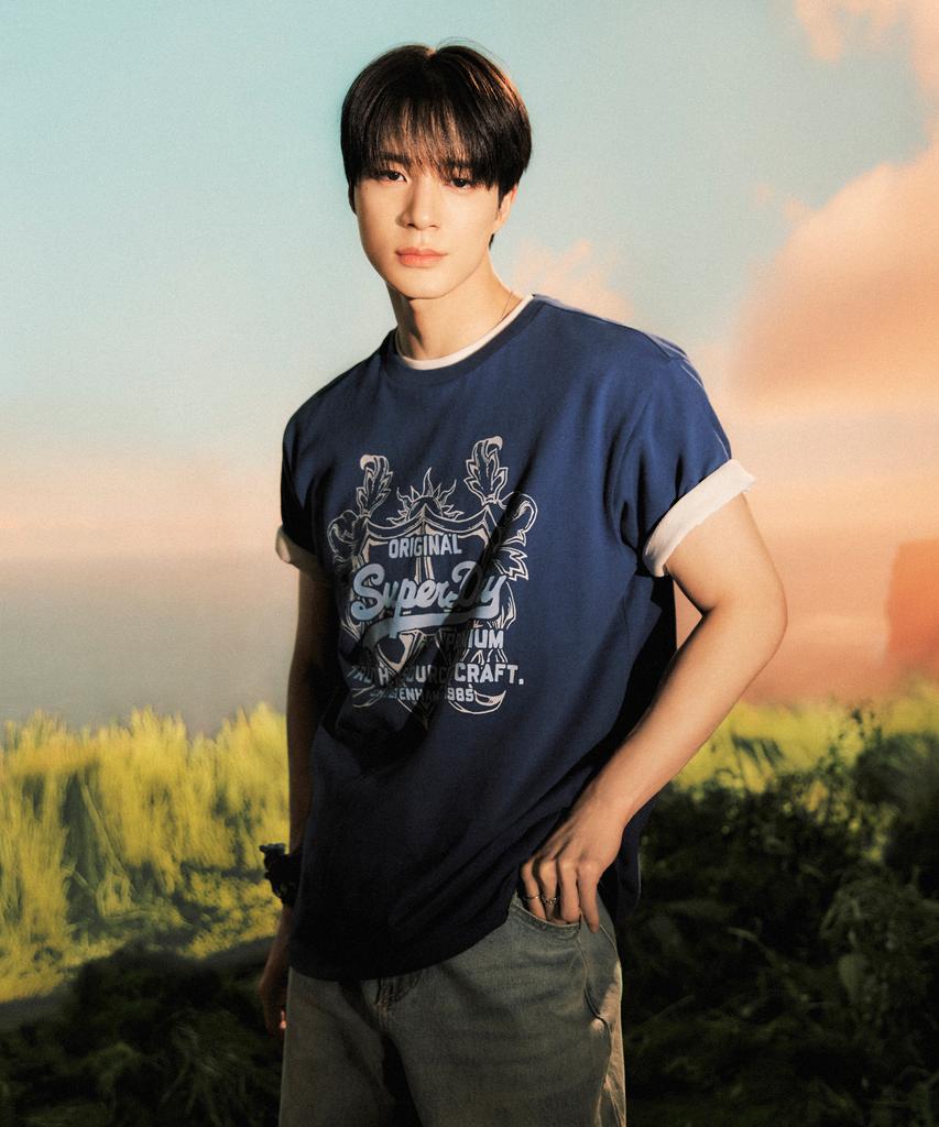 Syupeodeulai Overlap Graphic T-Shirt Dark Blue