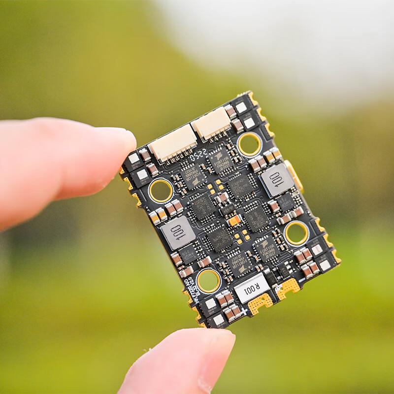 

HAKRC F7220 50A AIO FPV Flight Controller with ESC (CN version)