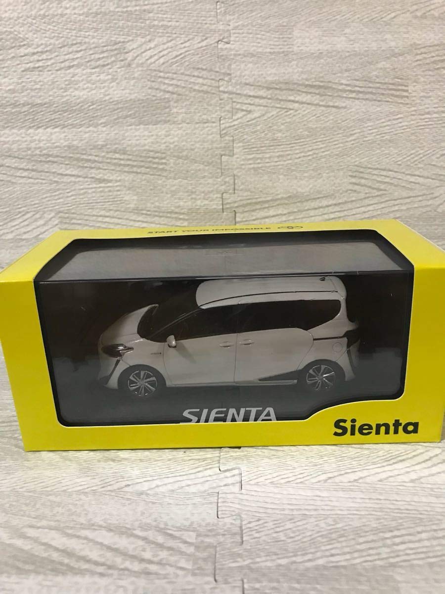 Toyota New Sienta Поздняя модель Не для продажи Образец цвета Мини-автомобиль Белый Жемчужный Кристальный Блеск 1/30