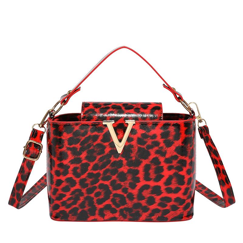 

Leopard Print Retro Women s Crossbody Bag - European & American Style красный
