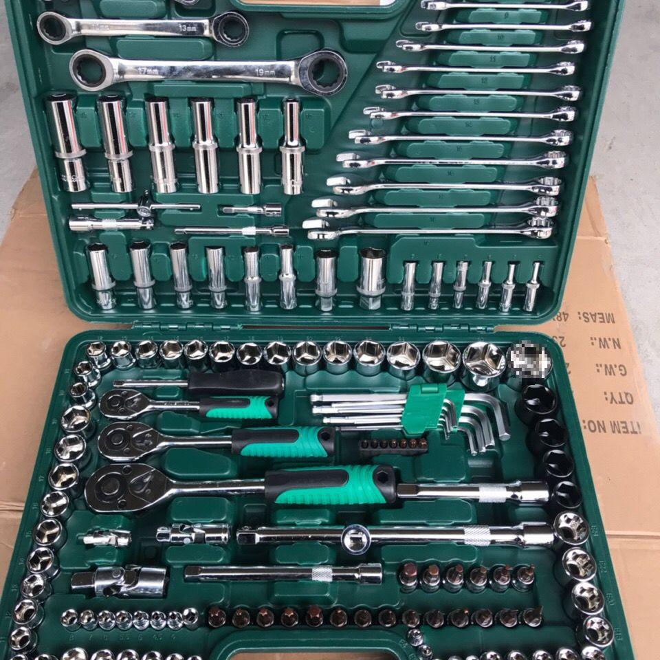 150-Piece Universal Ratchet and Socket Wrench Set for Car Repair