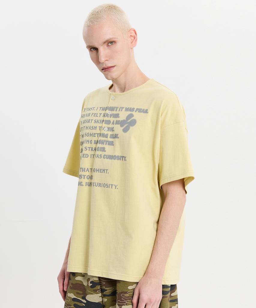 HOODHOOD Clover Typo Henley Neck Short Sleeve T-Shirt Light Yellow