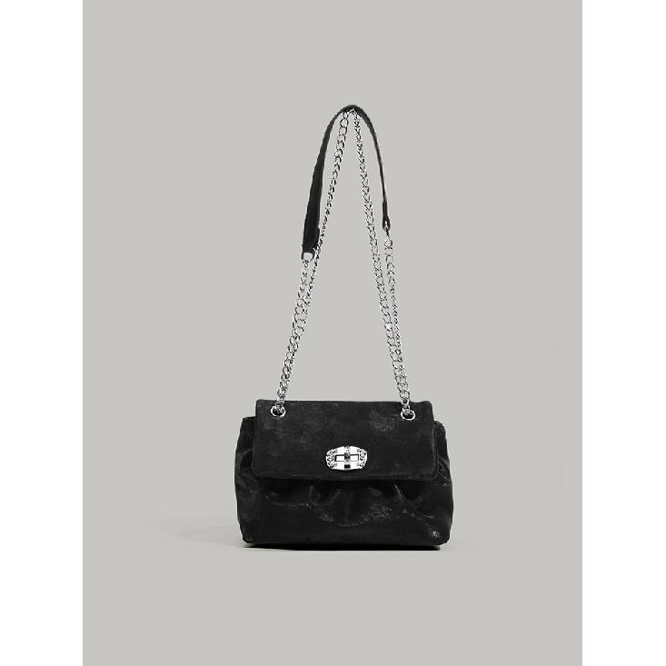 This year s popular 2025 new niche design pleated chain cloud bag is a high-end, fashionable shoulder and crossbody bag чёрный