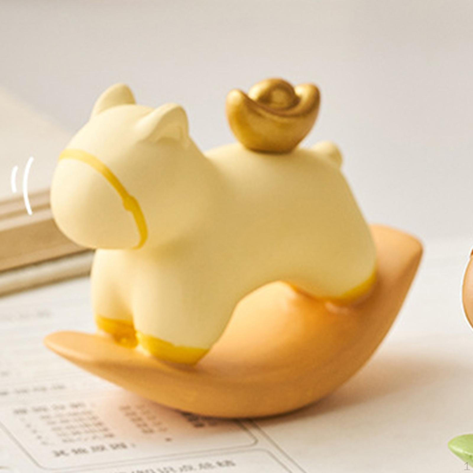 

Статуэтка лошадки-качалки, маленькая скульптура, коллекционная настольная статуэтка из смолы для украшения стола жёлтый