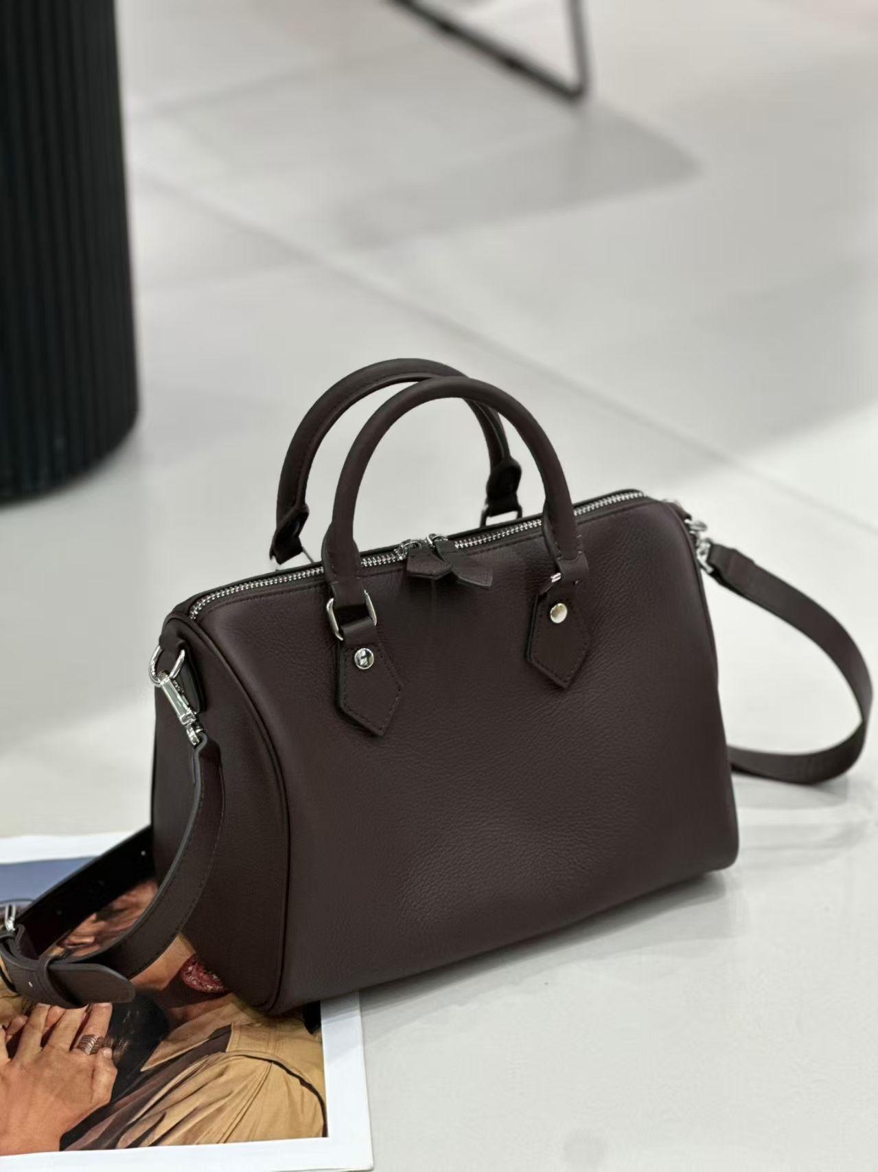 

Ladies Crossbody Bag Genuine Leather Women s Boston Handbag Fashionable Large Capacity Pillow Length 26, Width 15, Height 22cm