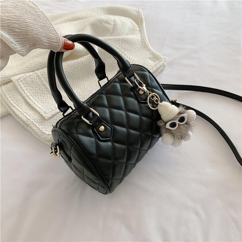 

Stylish Soft Leather Handbag For Women With Chic Quilted Design And Spacious Interior чёрный
