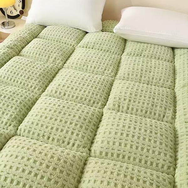 WTEMPO Plaid Printed Foldable High Quality Soft Mattress School Dormitory Mattress Winter Thickened Plush Bedroom Bed Sheet Tatami Plush Pads