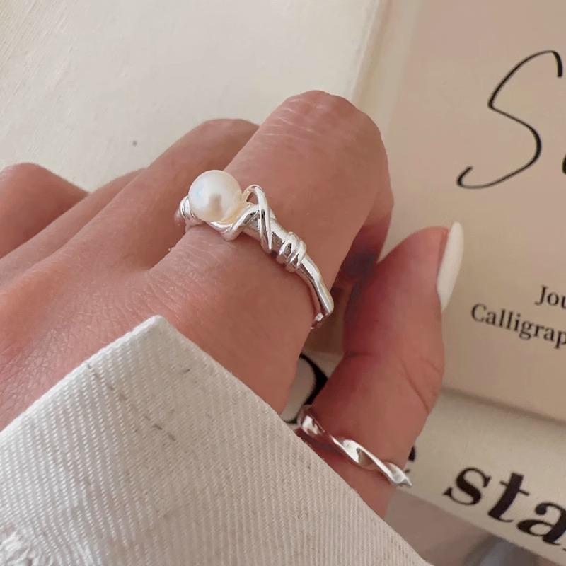 Trendy And Elegant Adjustable Pearl Ring For Women With Fashionable Geometric Elements
