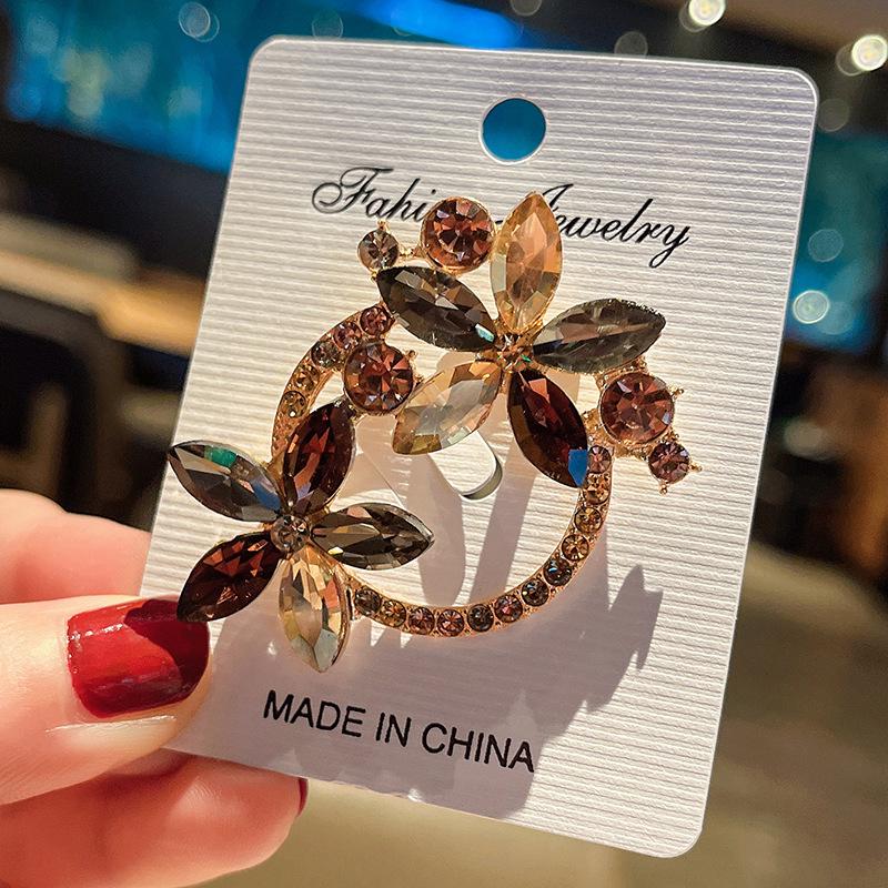 High-end Retro Crystal Flower Brooch Women's Personality Jacket Cardigan Corsage Fashion Exquisite High-end Pin