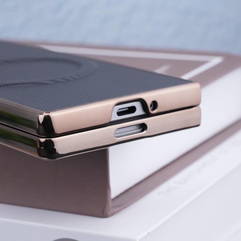 Husă Magnetică Premium din Fibră de Carbon pentru Samsung Z-Fold 7/6