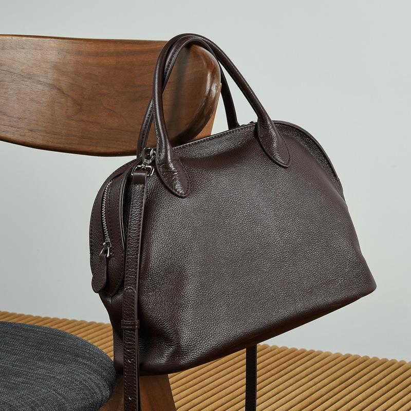 A Niche Design, Retro Cowhide, Fashionable Shell Handbag, Large-capacity Single-shoulder Handbag