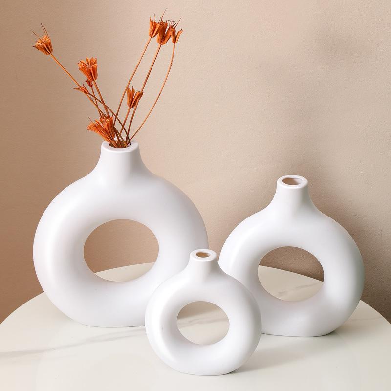 Retro Faux Ceramic Flower Vase - Simple Plastic Ornament for Dried or Real Flowers in Living Room