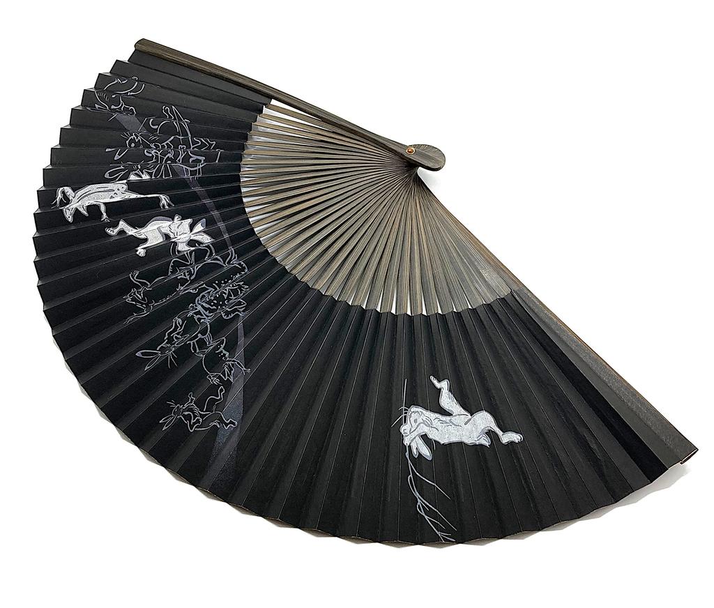 Folding Choju Jinbutsu Giga Paper Fan with Fan Silk Frog and Rabbit Black [Hanakanzashi] Men's Fan, (Choju-giga Paintings) Design, Bag, 22cm, Print,