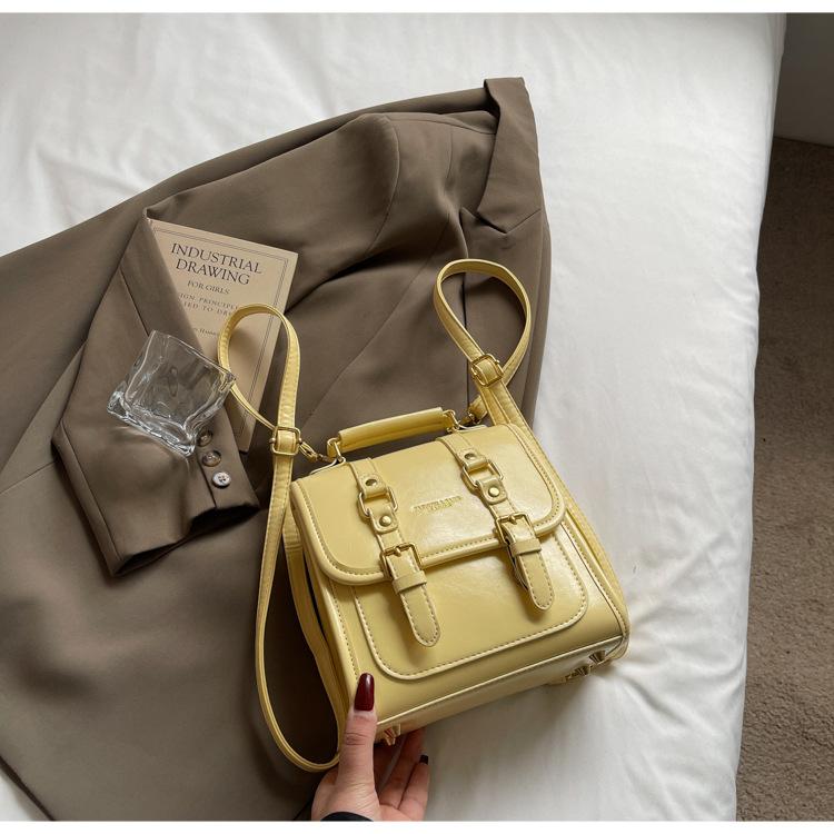 

Retro oil wax leather handheld backpack for women 2025 new student class commuting small backpack premium shoulder bag