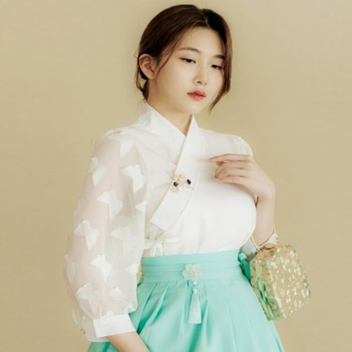 

Верхній одяг Fusion з метеликом Jeogori, що має особливий традиційний дизайн Hanbok X Large size