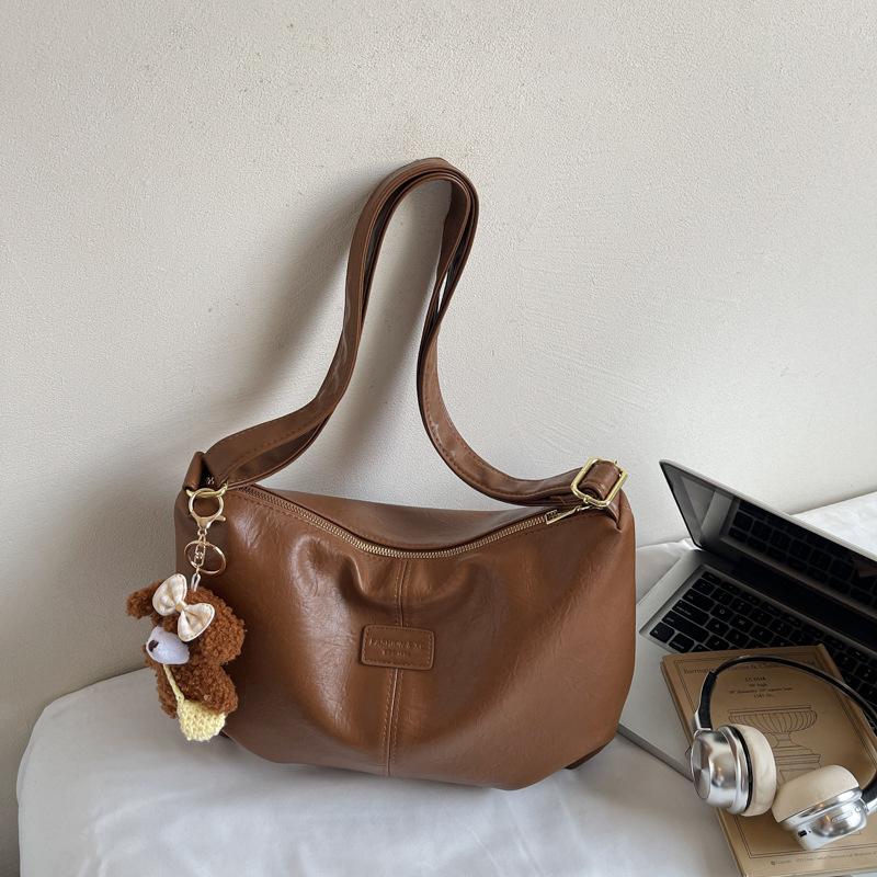 

Стильная простая и повседневная сумка-пельмень большой вместимости Модная одноплечевая сумка для поездок на работу коричневый