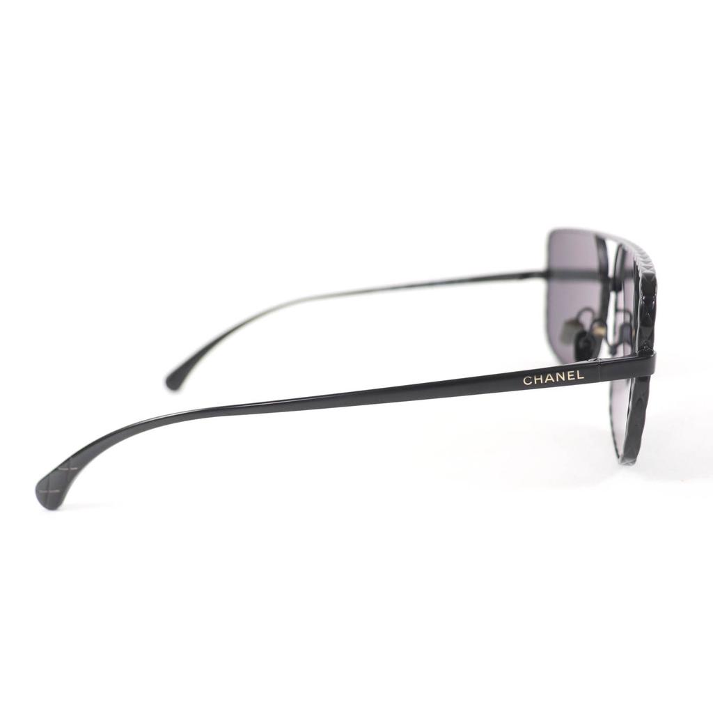 Pristine CHANEL Pilot Sunglasses Logo Matelassé Double Bridge black Women 4294 Used