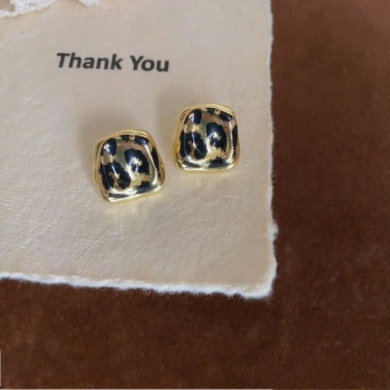 Women's Leopard Print Round Flocked Hoops: Unique Autumn/Winter European Statement Earrings for a Smaller Face Look